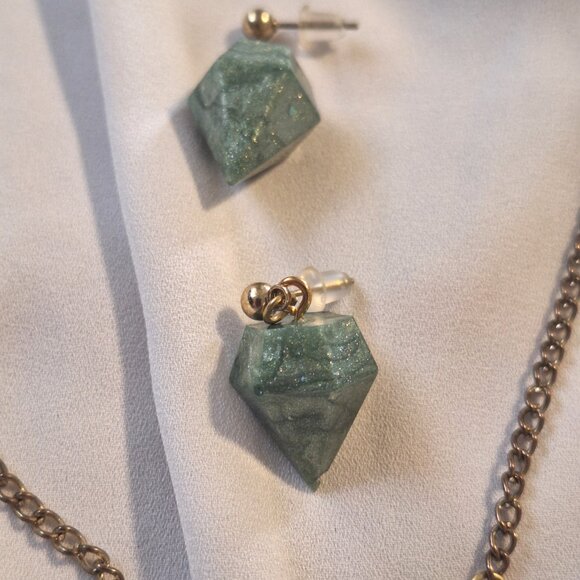 Artisan Handmade Resin Glittery Green Gem Shape Necklace Earring Jewelry Set - Picture 3 of 6
